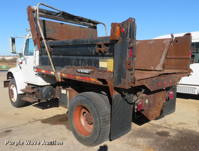 image for item DH0526 2000 International 4900  dump truck