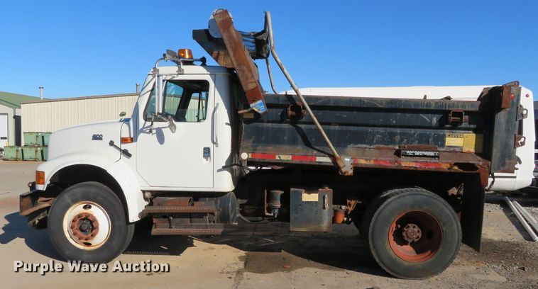image for item DH0526 2000 International 4900  dump truck