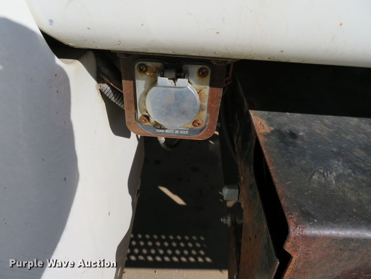 image for item DH0526 2000 International 4900  dump truck