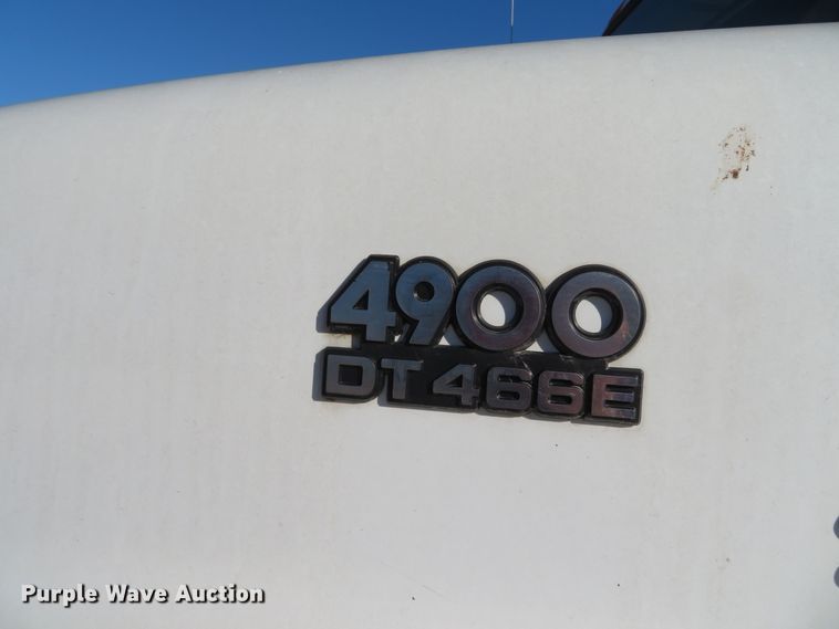 image for item DH0526 2000 International 4900  dump truck