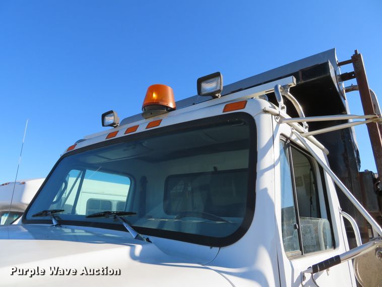 image for item DH0526 2000 International 4900  dump truck