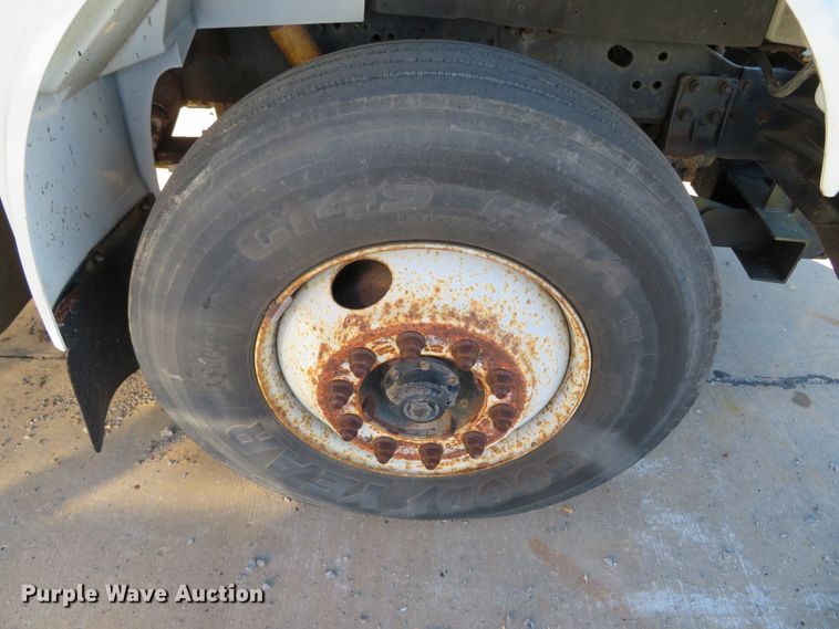 image for item DH0526 2000 International 4900  dump truck