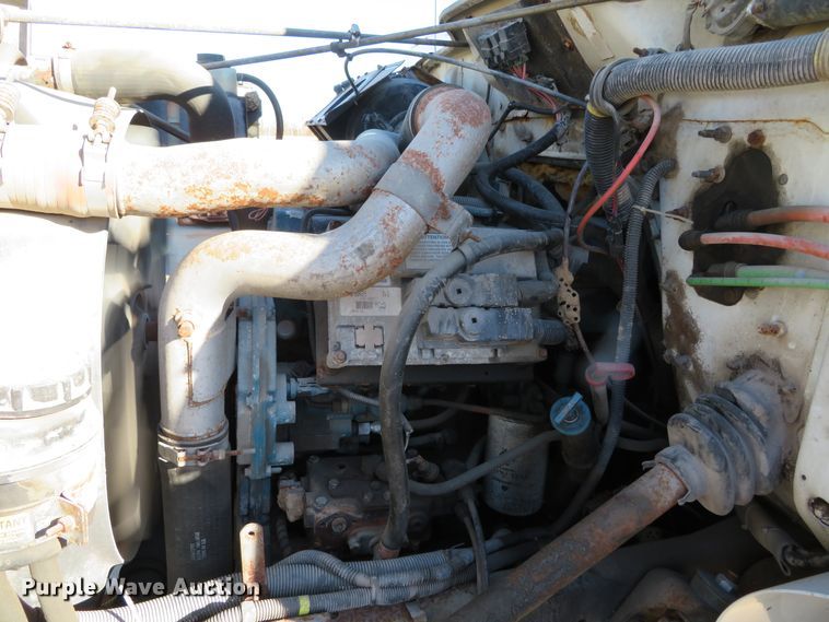 image for item DH0526 2000 International 4900  dump truck