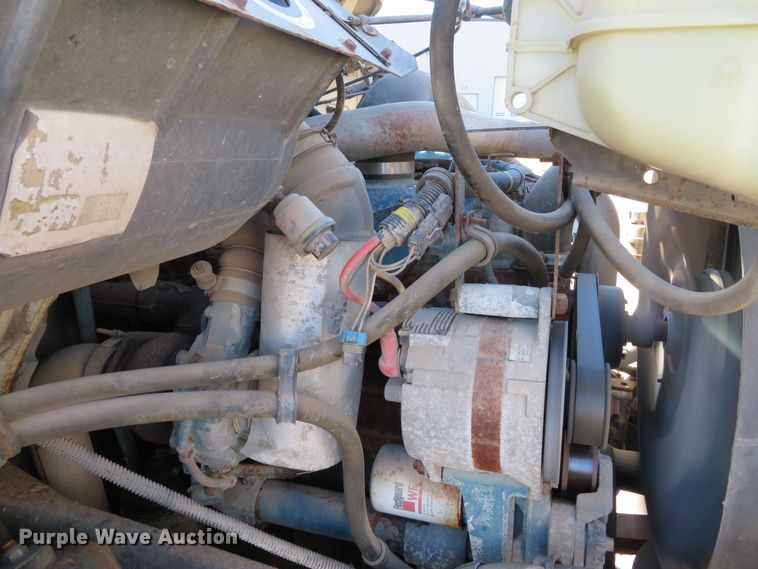 image for item DH0526 2000 International 4900  dump truck