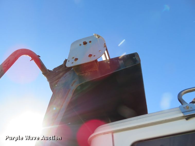 image for item DH0526 2000 International 4900  dump truck