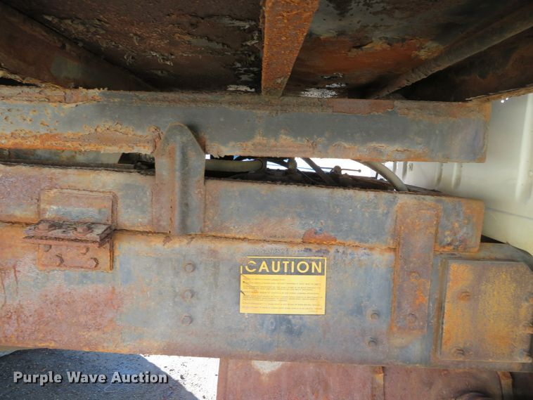 image for item DH0526 2000 International 4900  dump truck