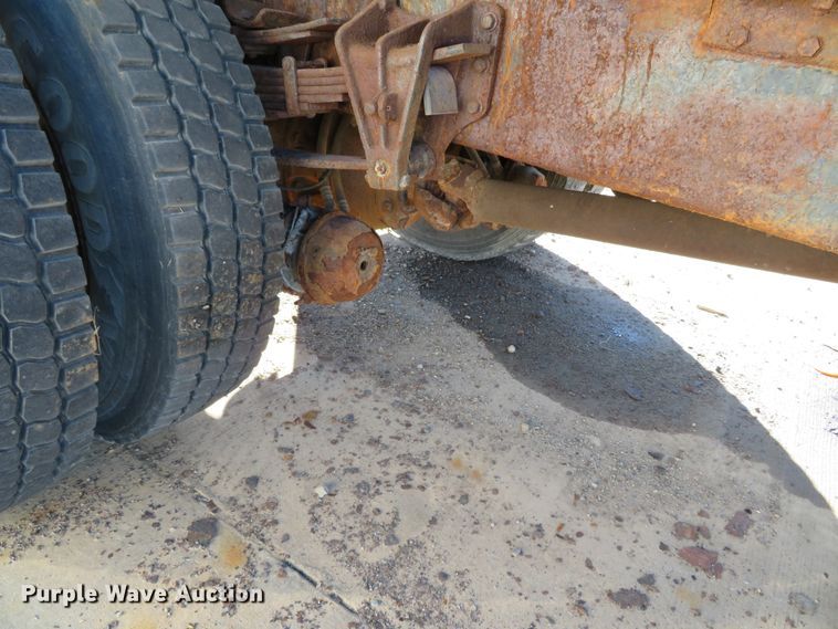 image for item DH0526 2000 International 4900  dump truck