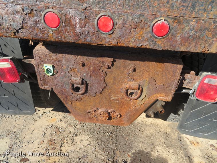 image for item DH0526 2000 International 4900  dump truck