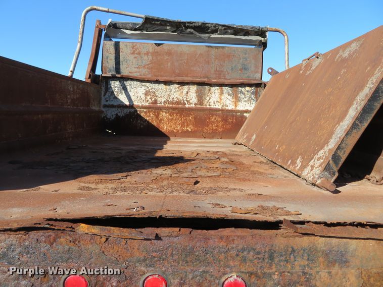 image for item DH0526 2000 International 4900  dump truck