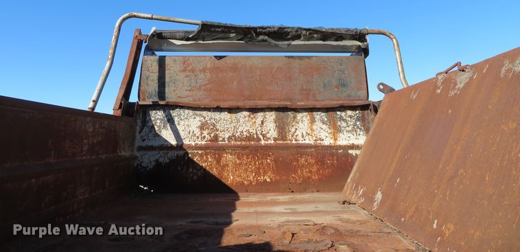 image for item DH0526 2000 International 4900  dump truck