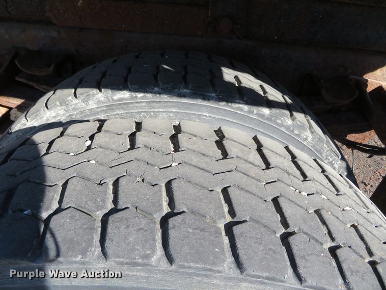 image for item DH0526 2000 International 4900  dump truck