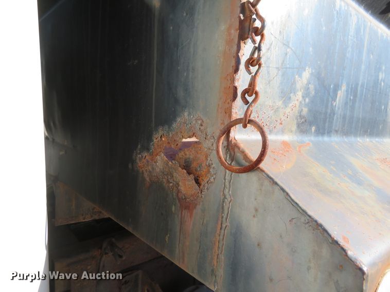 image for item DH0526 2000 International 4900  dump truck