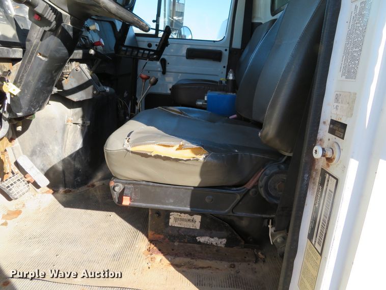 image for item DH0526 2000 International 4900  dump truck