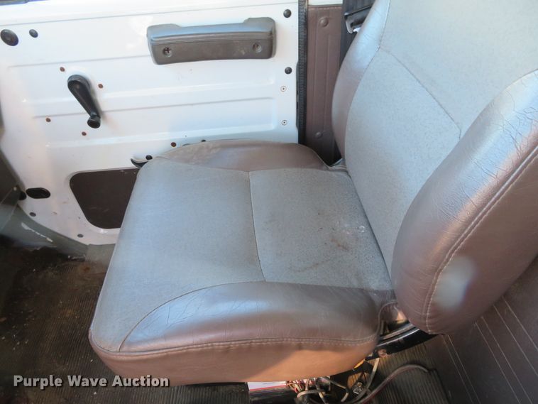 image for item DH0526 2000 International 4900  dump truck