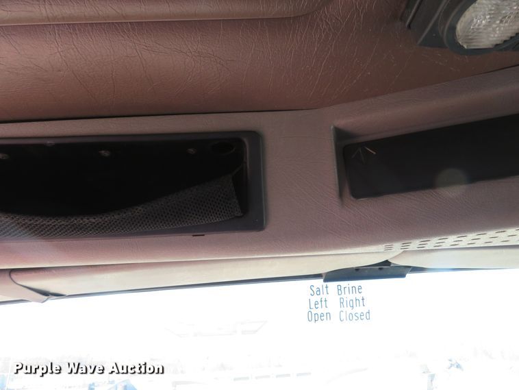 image for item DH0526 2000 International 4900  dump truck