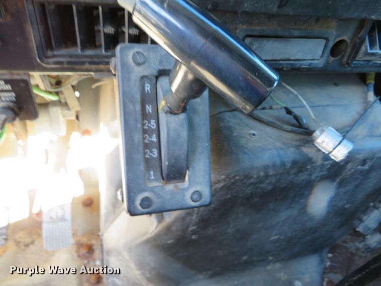 image for item DH0526 2000 International 4900  dump truck