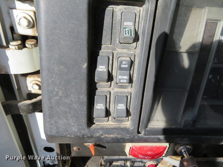 image for item DH0526 2000 International 4900  dump truck