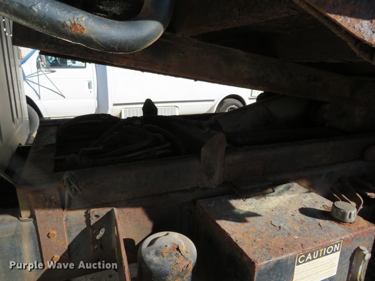 image for item DH0526 2000 International 4900  dump truck