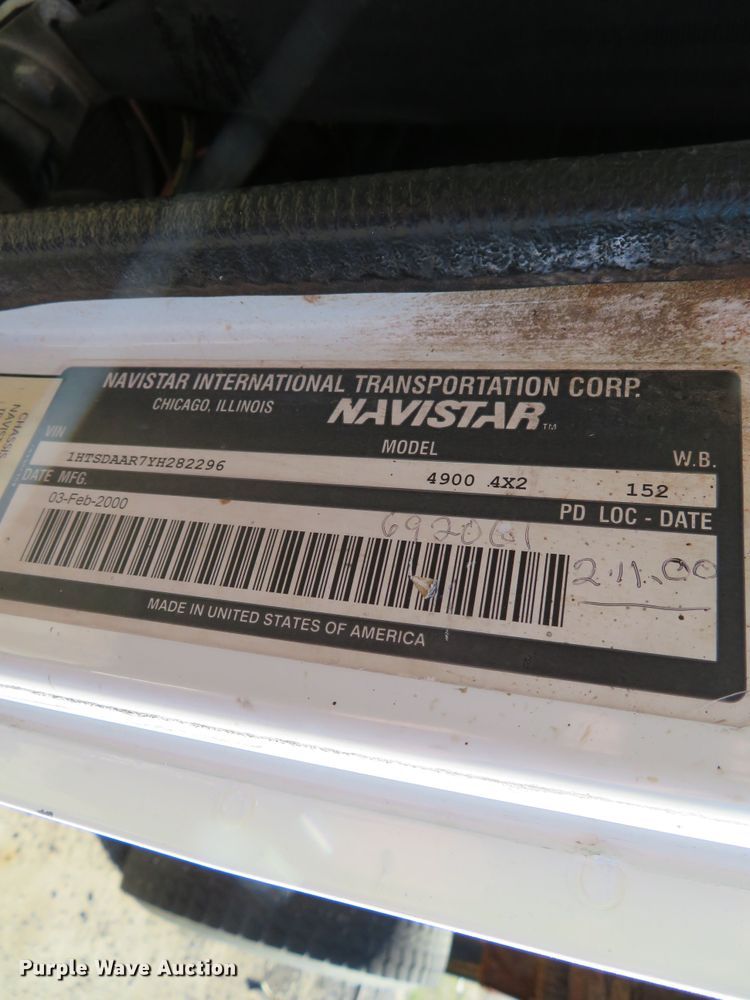 image for item DH0526 2000 International 4900  dump truck