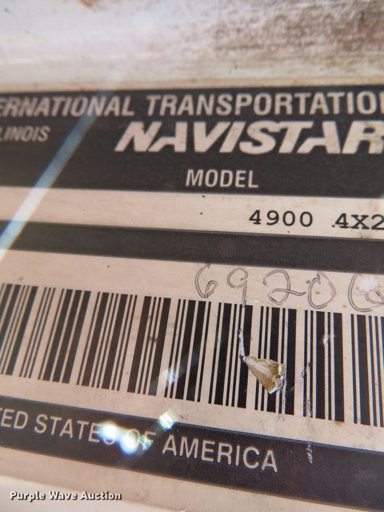 image for item DH0526 2000 International 4900  dump truck