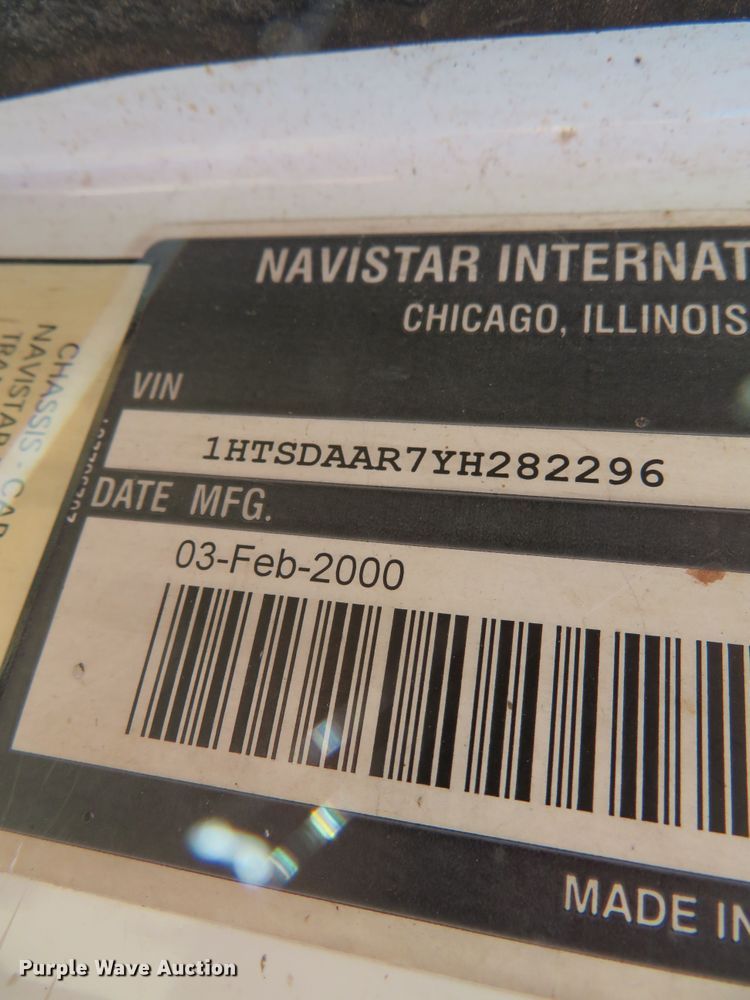 image for item DH0526 2000 International 4900  dump truck