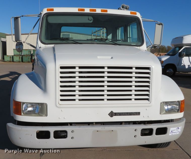 image for item DH0528 1998 International 4700  utility truck with crane