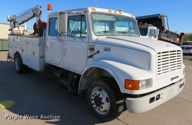 image for item DH0528 1998 International 4700  utility truck with crane