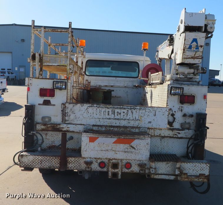 image for item DH0528 1998 International 4700  utility truck with crane