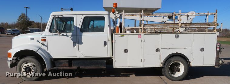 image for item DH0528 1998 International 4700  utility truck with crane