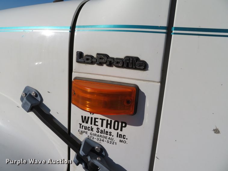 image for item DH0528 1998 International 4700  utility truck with crane