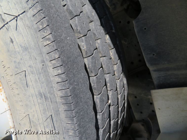 image for item DH0528 1998 International 4700  utility truck with crane