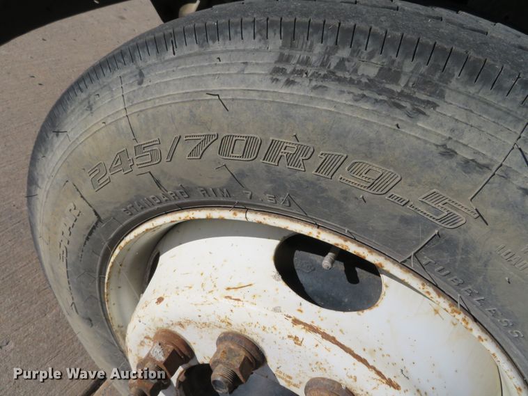 image for item DH0528 1998 International 4700  utility truck with crane