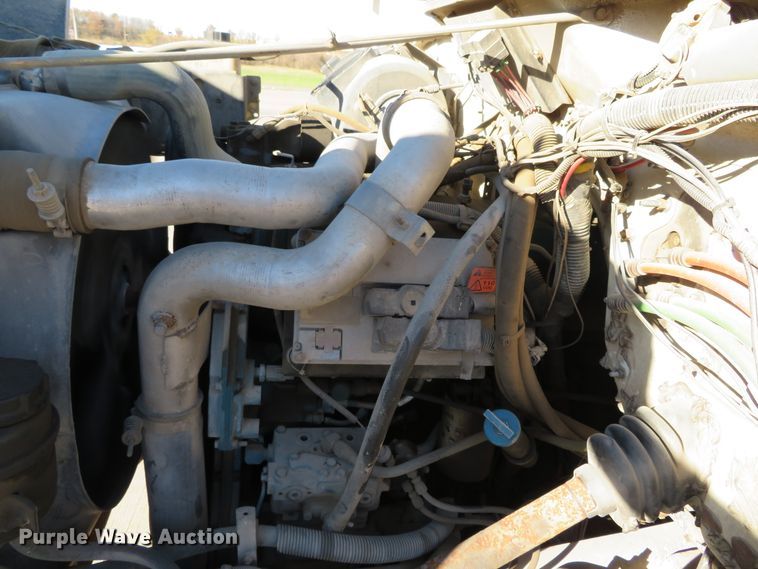 image for item DH0528 1998 International 4700  utility truck with crane