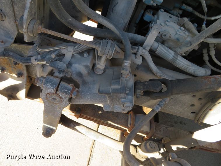 image for item DH0528 1998 International 4700  utility truck with crane