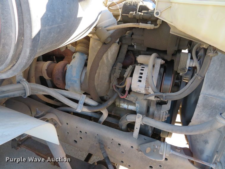 image for item DH0528 1998 International 4700  utility truck with crane