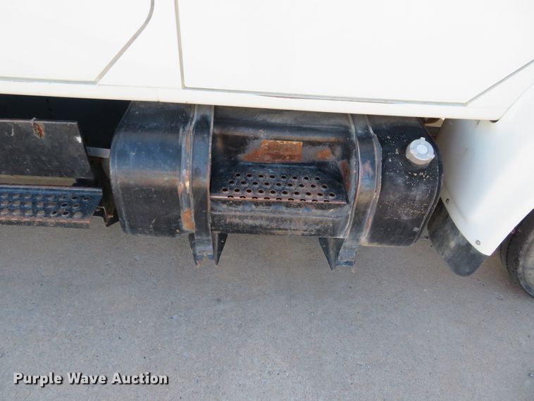 image for item DH0528 1998 International 4700  utility truck with crane