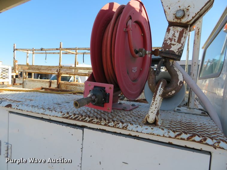 image for item DH0528 1998 International 4700  utility truck with crane