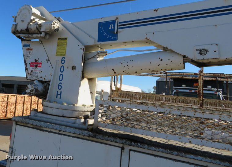 image for item DH0528 1998 International 4700  utility truck with crane