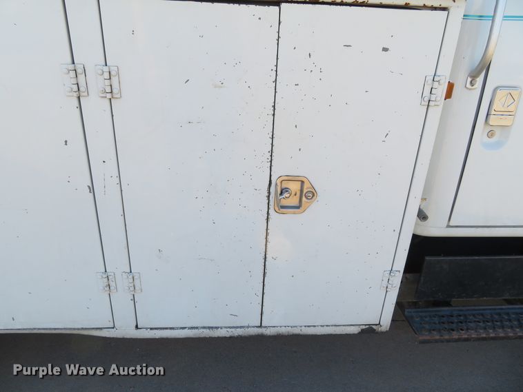 image for item DH0528 1998 International 4700  utility truck with crane