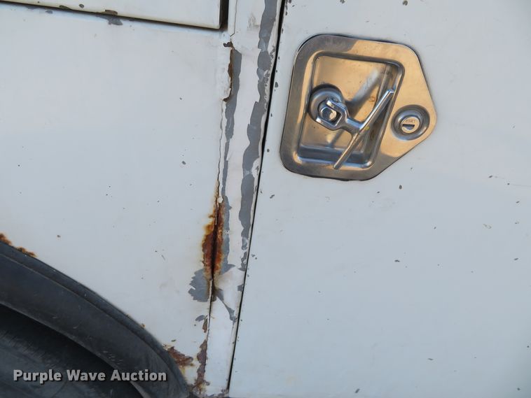 image for item DH0528 1998 International 4700  utility truck with crane