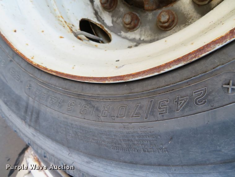 image for item DH0528 1998 International 4700  utility truck with crane