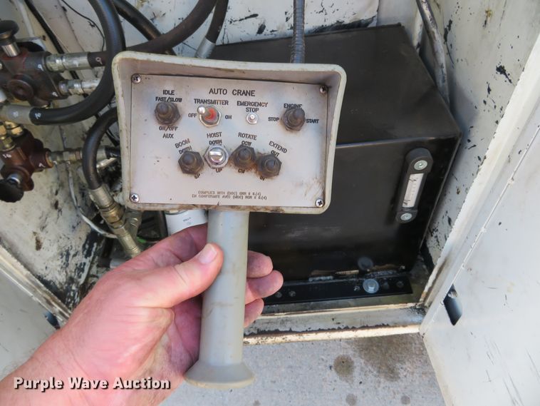 image for item DH0528 1998 International 4700  utility truck with crane