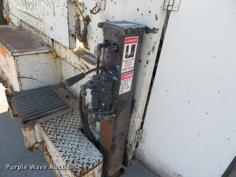 image for item DH0528 1998 International 4700  utility truck with crane