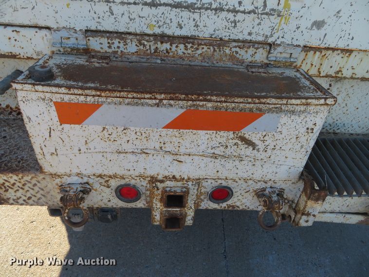 image for item DH0528 1998 International 4700  utility truck with crane