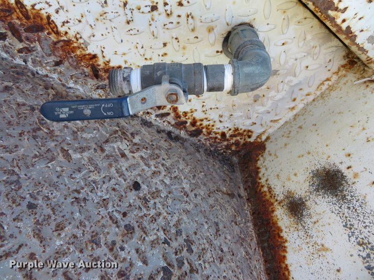 image for item DH0528 1998 International 4700  utility truck with crane