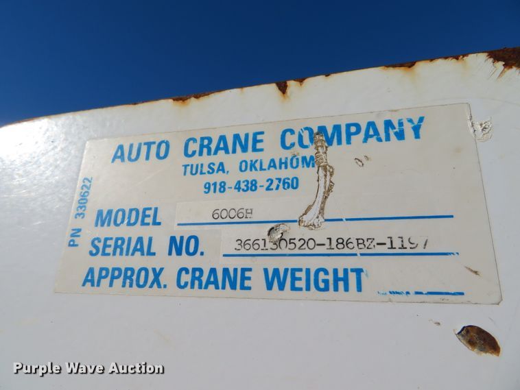 image for item DH0528 1998 International 4700  utility truck with crane