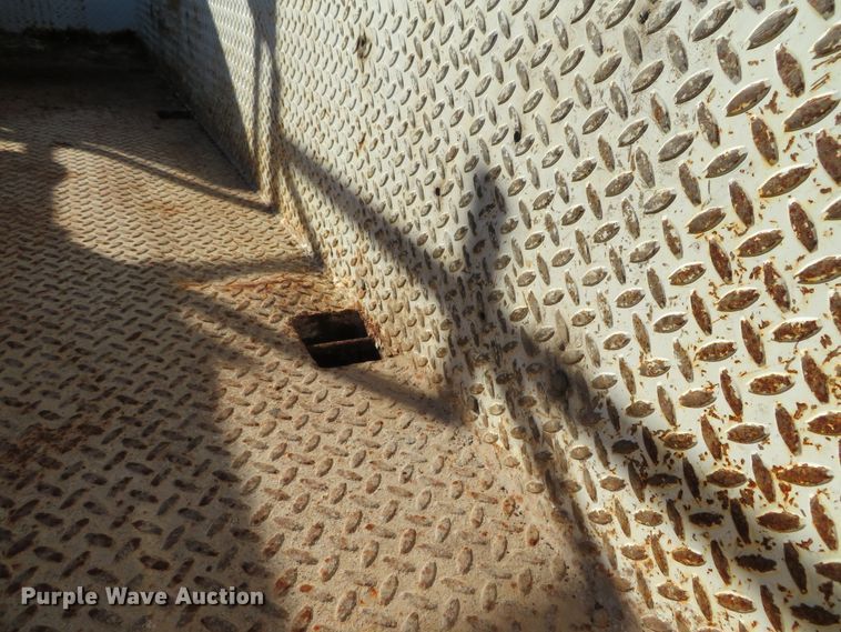 image for item DH0528 1998 International 4700  utility truck with crane