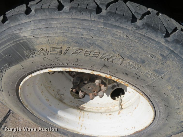 image for item DH0528 1998 International 4700  utility truck with crane