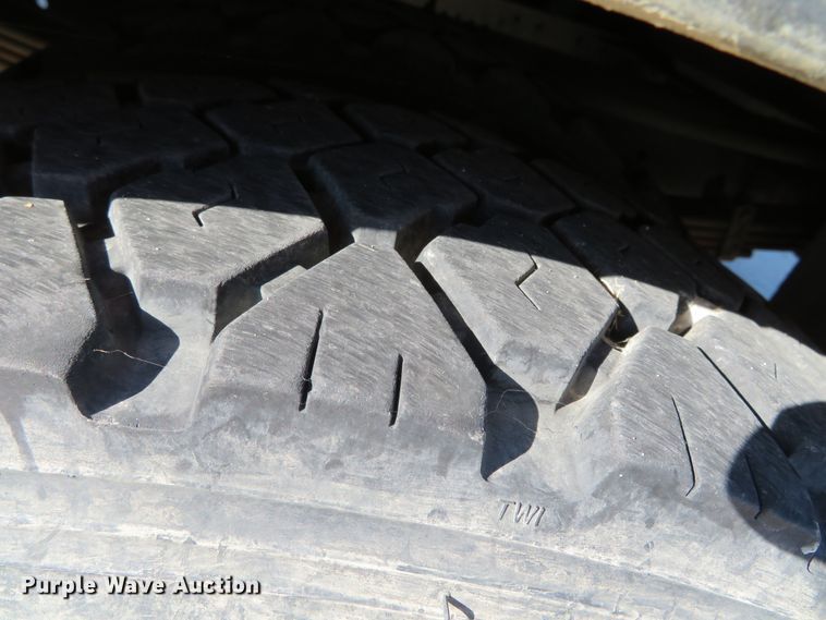 image for item DH0528 1998 International 4700  utility truck with crane