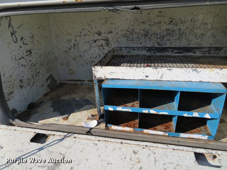 image for item DH0528 1998 International 4700  utility truck with crane